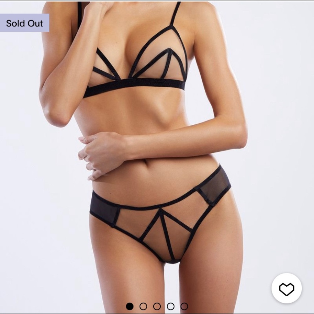 SAVAGEXFENTY TRIANGLE BRALETTE AND UNDIE SET